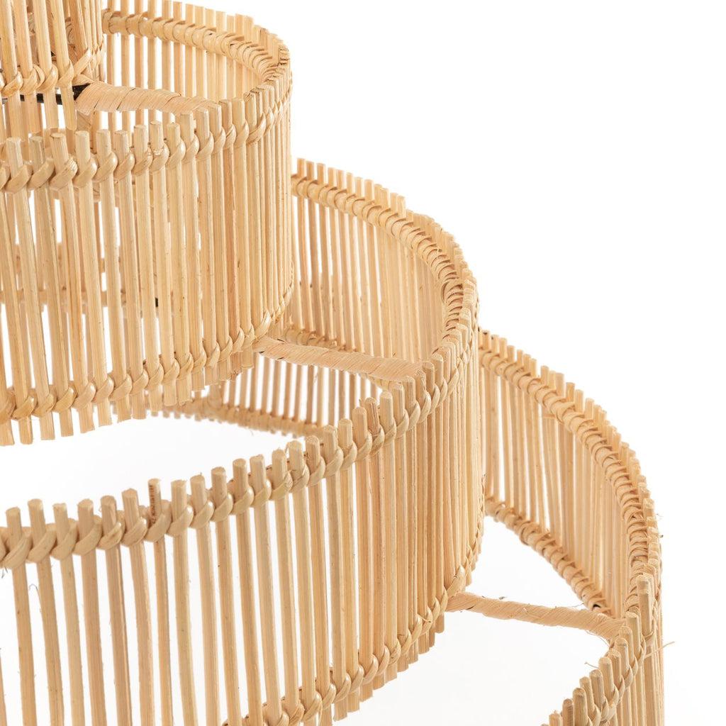 Detail van de Rotan hanglamp The Wedding Cake, met taps toelopende vormen die doen denken aan een bruidstaart, perfect voor sfeerverlichting.