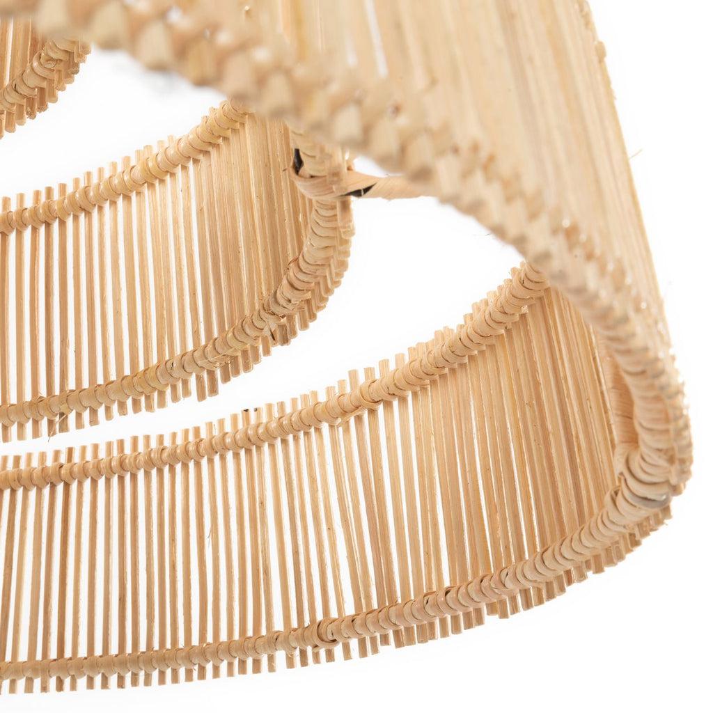 Rotan hanglamp The Wedding Cake met taps toelopende vorm, perfect als sfeermaker boven de tafel. Gemaakt van duurzaam rotan materiaal.