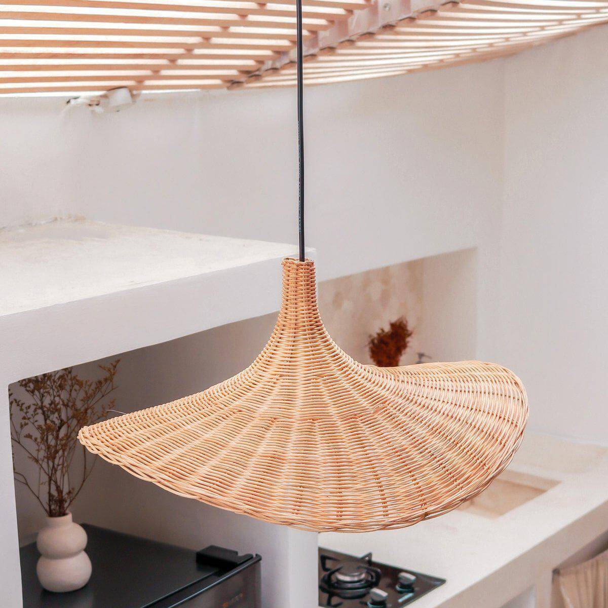 Rotanlamp SAYAN trechtervormige hanglamp van duurzame vezels in keuken, sfeervol licht, plasticvrije verpakking, handgemaakt