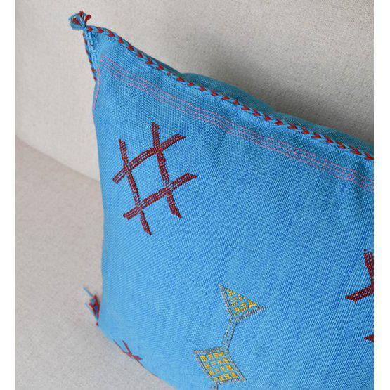 Blauw Sabra kussen SB165 met boho motieven, ideaal voor een Ibiza-sfeer in huis of tuin