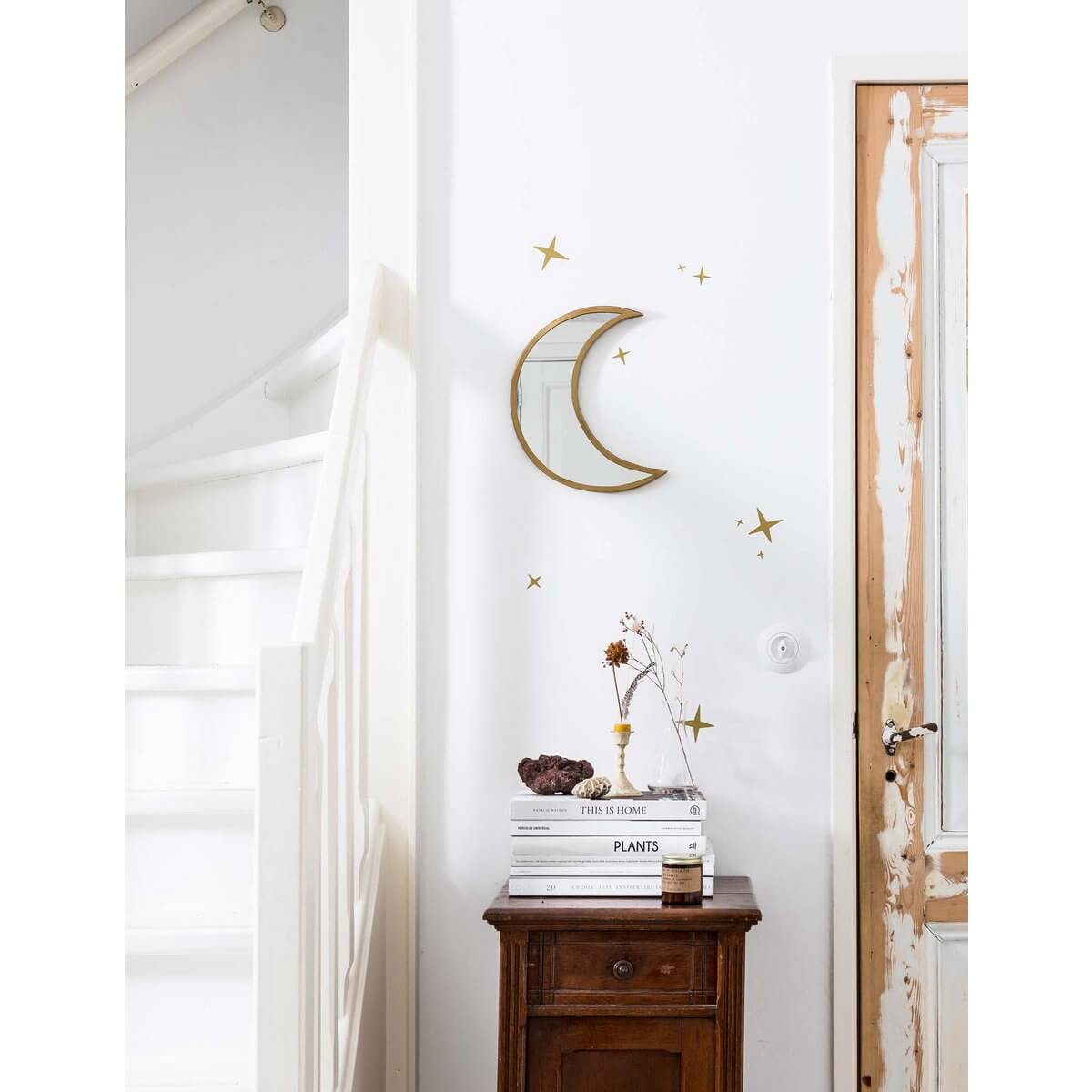 Bohemian style Spiegel Maan Goud 30cm mirror on white wall with gold stars, perfect for Dutch homes. Width: 30cm, Height: 1.5cm.