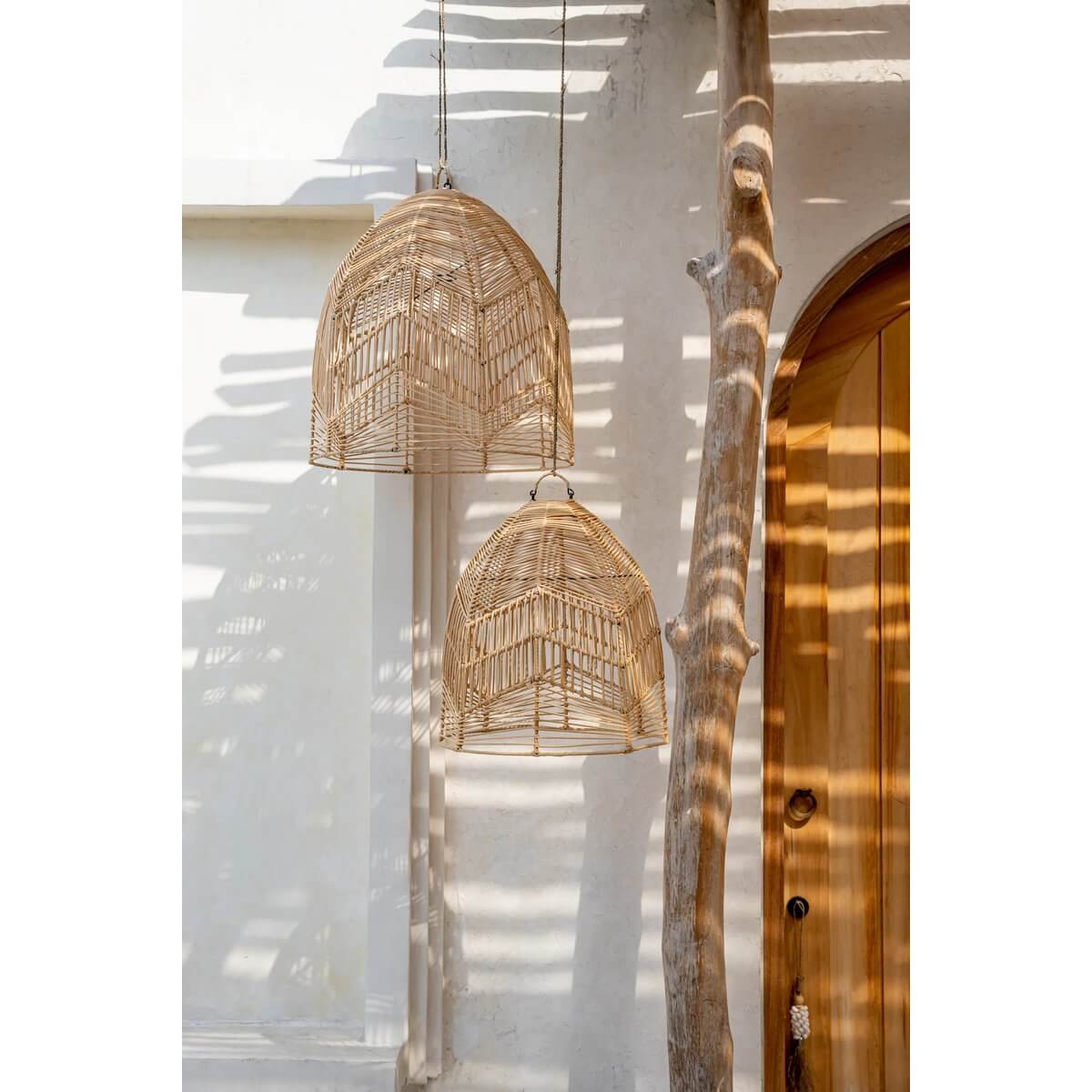 Alt Tag: Handgemaakte rotan hanglampen Bala in boho-stijl voor slaapkamer, kinderkamer of terras, zonder bedrading, natuurlijk design.