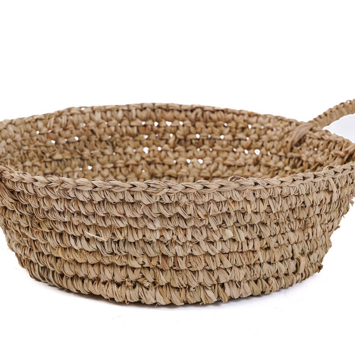 Bohemian Raffia Basket Tray in natural color for rustic decor, ideal for small spaces, adding warmth and character. Brand: Bazar.