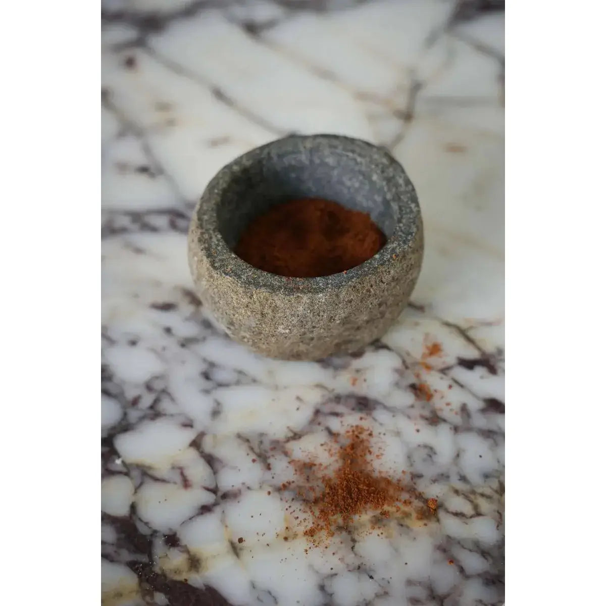 The River Stone Kom - Zwart - S-Servies-Bazar Bizar Living-Ik Hout ervan.