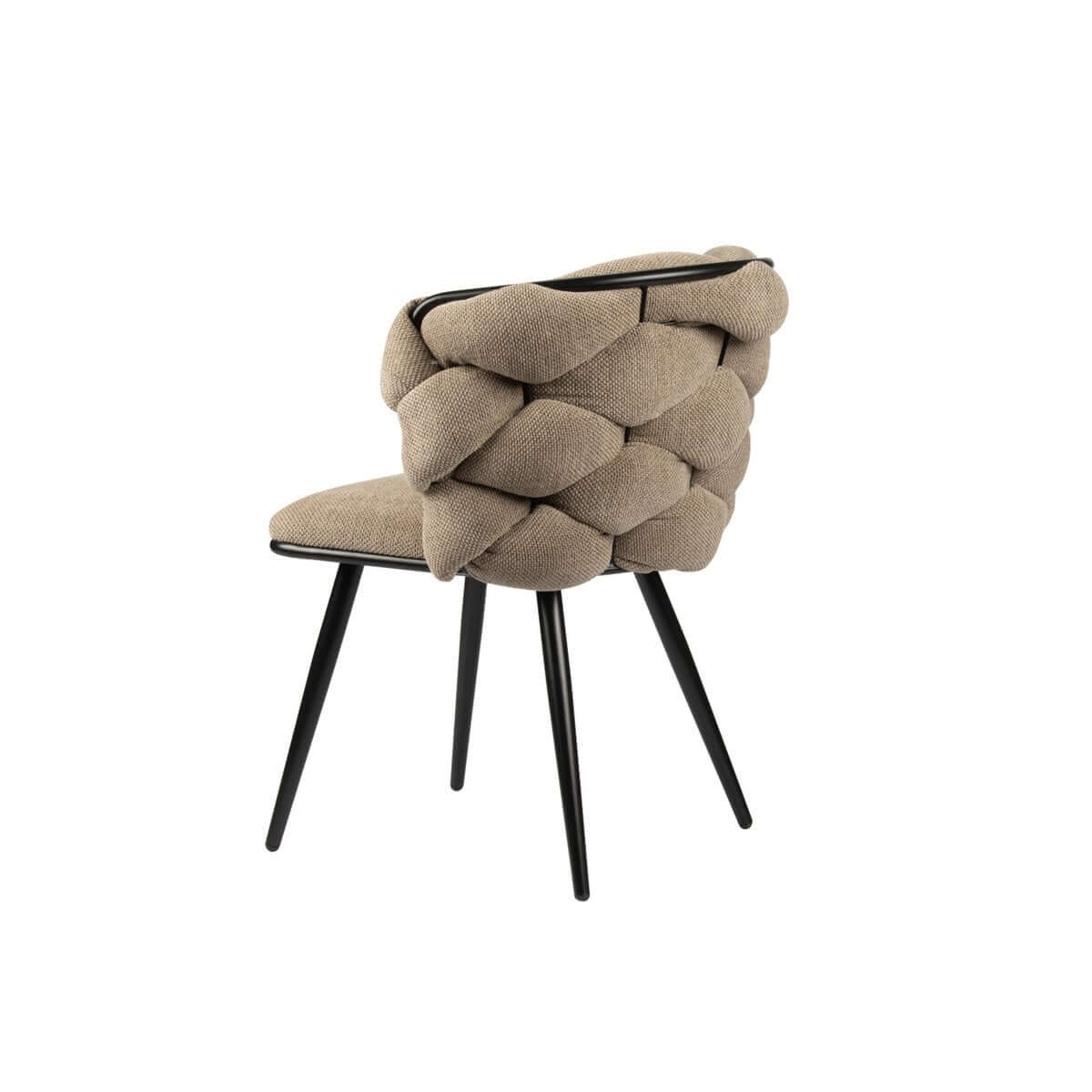 De Rock Chair in bruin, eetkamerstoel met uniek vlechtpatroon en modern design. Perfecte schommelstoel voor lange diners aan tafel.