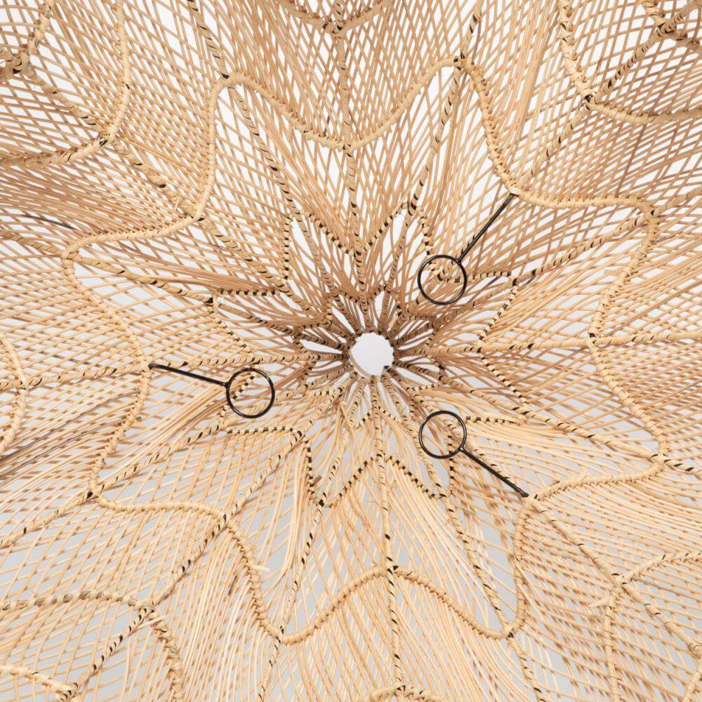 Rotan hanglamp The Whipped Hanger in bohemian stijl, close-up geweven patroon, natuurlijke uitstraling voor interieurdecoratie.