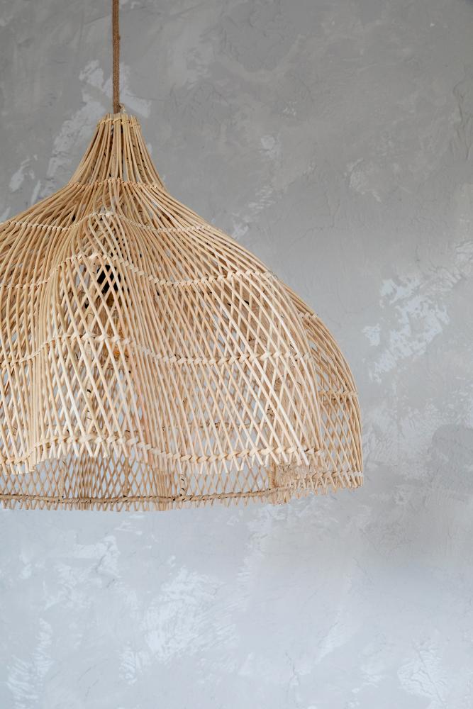 Rotan hanglamp The Whipped Hanger in bohemian stijl, een natuurlijke blikvanger voor elk interieur. Handgemaakt met unieke vormgeving.