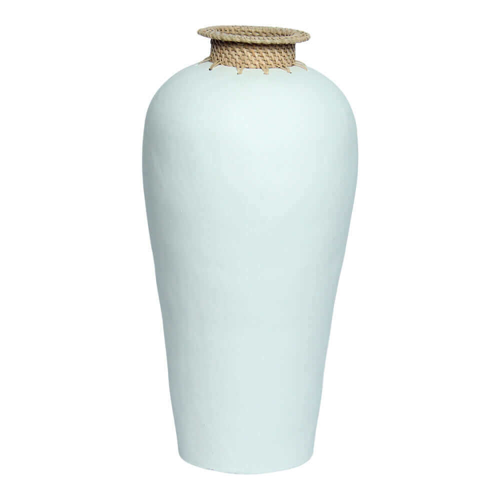 Vaas Longa met terracotta rotan afwerking voor bohemian interieurstijl van Ik Hout ervan, perfect te combineren met boho spiegels.