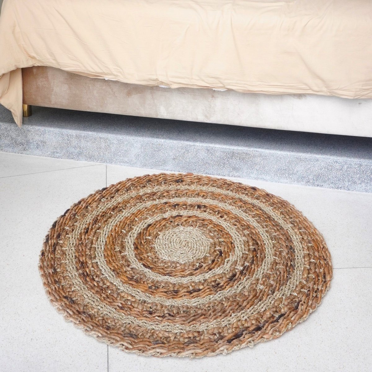 Vloerkleed 100/120 cm met strepen rond vloerkleed van plantaardige vezels, bananenvezel, zeegras en waterhyacint bruin beige tapijt POHON (2 maten)-ronde vloerkleden-Soeji-Ik Hout ervan.