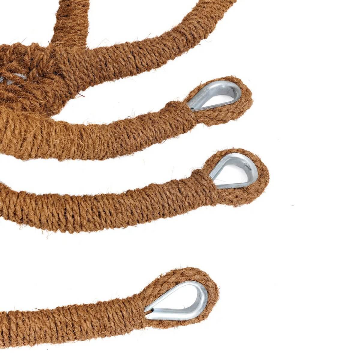Close-up of woven strands from De Coco Shade Driehoekig, featuring natural bohemian texture in nature-inspired design.
