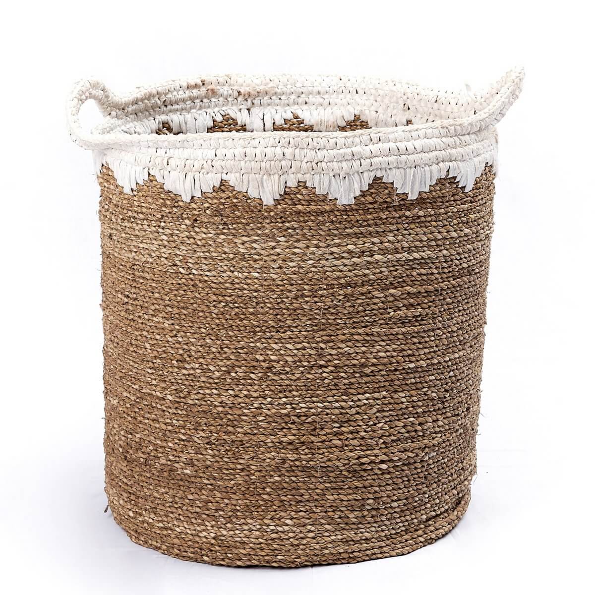 Grote opbergmand NIAS wit van zeegras met handvatten, duurzaam en veelzijdig, ideaal als wasmand of plantenhouder.