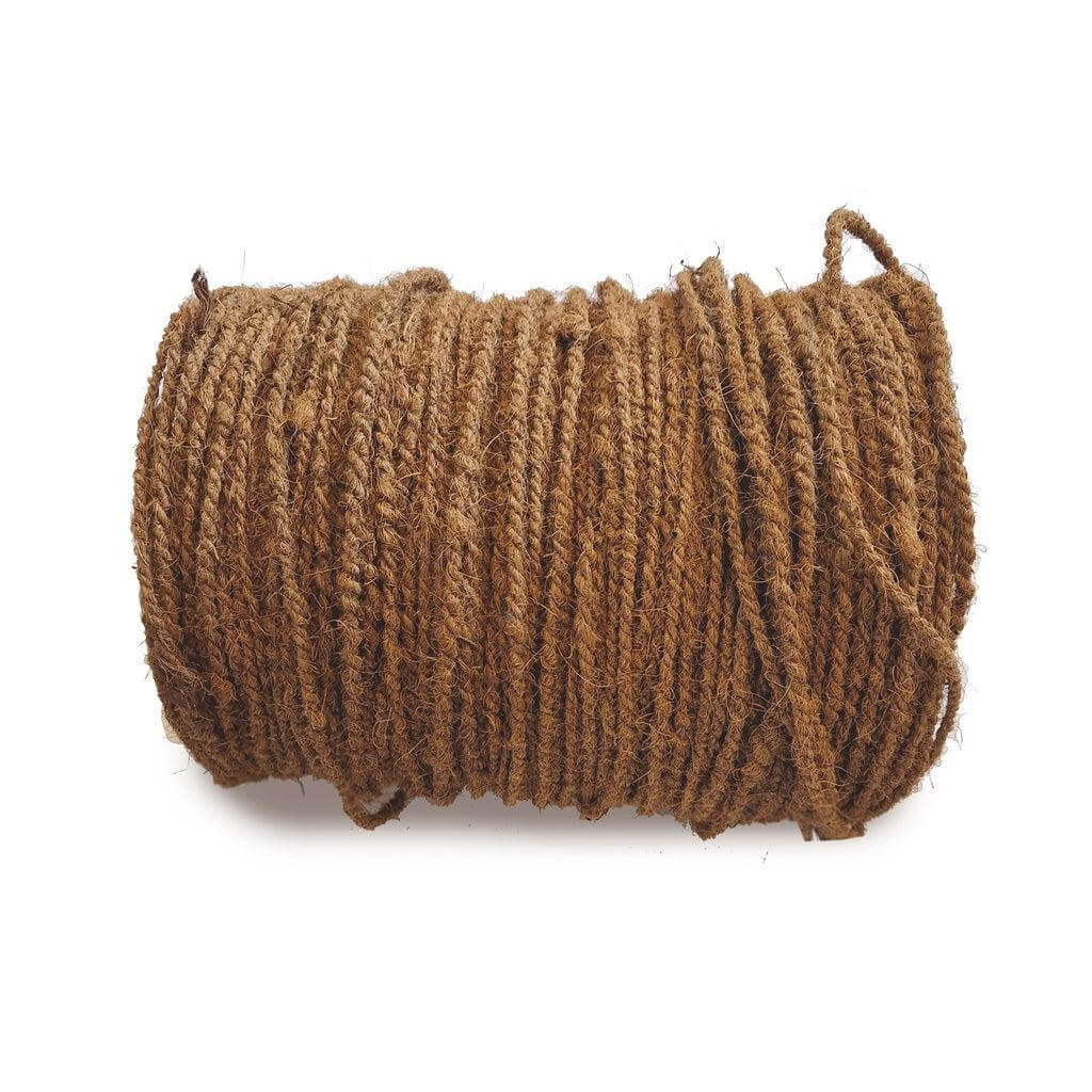 Alt Tag: "Rol van natuurlijk touw, perfect voor decoratie en praktisch gebruik. Stevig en duurzaam touw van hoge kwaliteit."