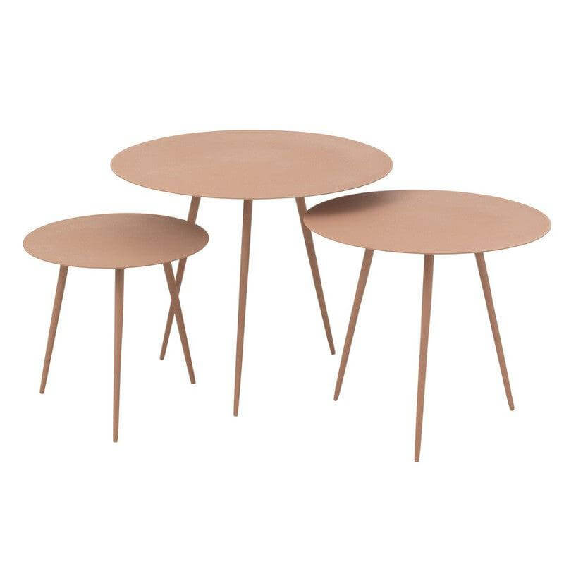 Drie roze metalen J-Line bijzettafels in verschillende maten met elegante uitstraling, perfect voor je interieur.