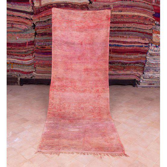 Marokkaans Berberkleed Beni Mguild in prachtige vervaagde roze tinten, 3,1x1,7 m, unieke vintage uitstraling, handgemaakt tapijt.