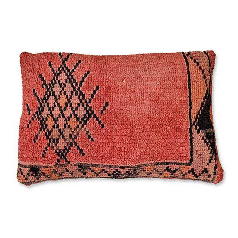 Marokkaans kussen P531 met uniek Berber kleed design, handgemaakt voor een stijlvolle woon- of slaapkamer. Vintage uitstraling!
