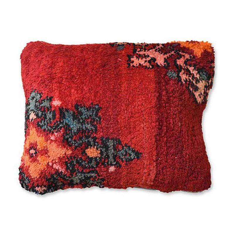 Alt Tag: Handgemaakt Marokkaans kussen van vintage Berberkleed met kleurrijk patroon - Uniek en artistiek interieuraccessoire.