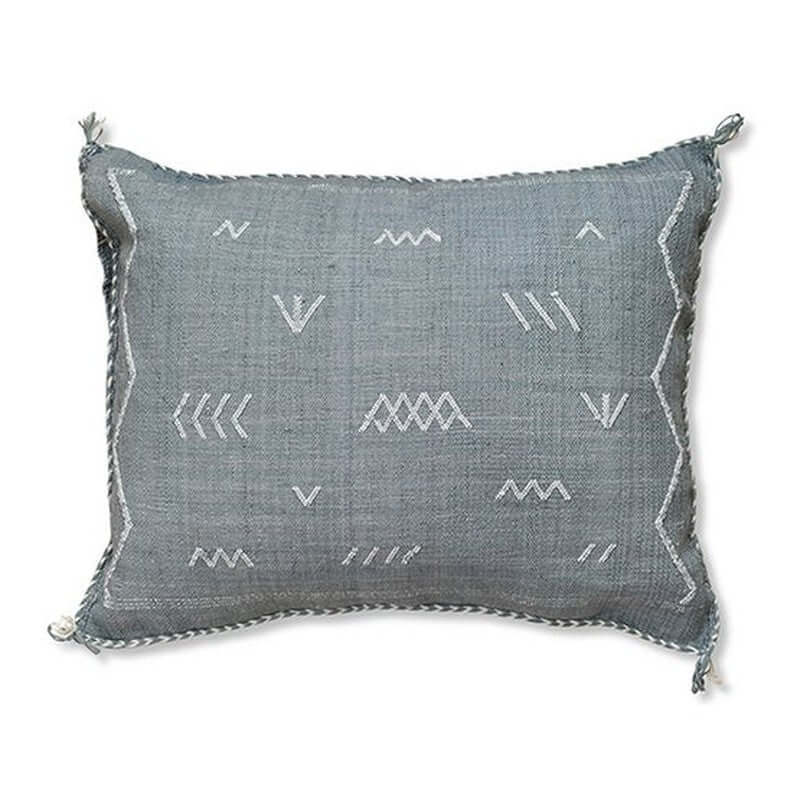 Grijs Sabra kussen met bohemian patroon, rustieke uitstraling, geschikt voor binnen en loungeset. Handgeverfd met natuurlijke kleurstoffen.