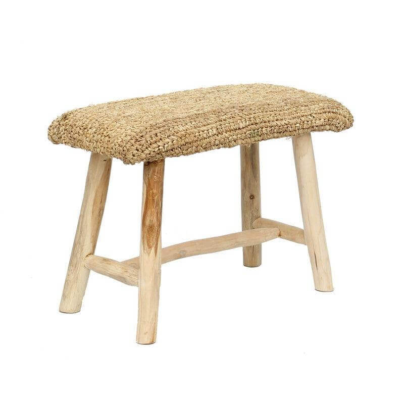 Stylische raffia kruk voor binnen- of overdekte buitenkamers, perfect om een zomerse sfeer toe te voegen.