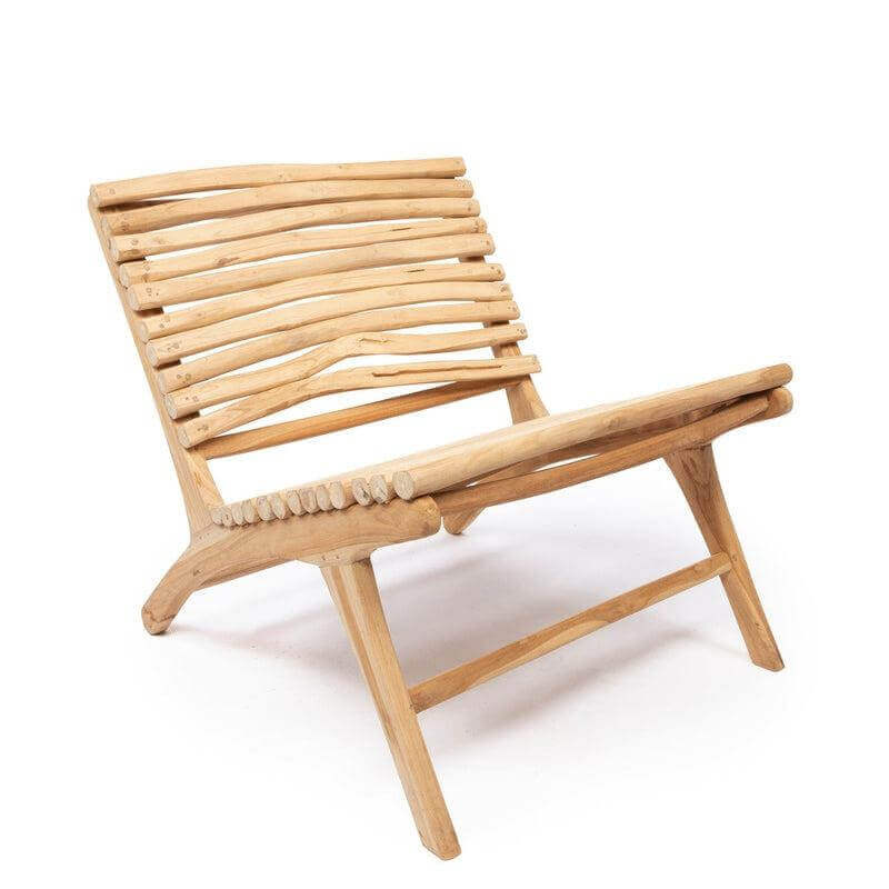 Boho stoel de Islander met organisch teakhouten ontwerp, perfect voor luie zonnige tuinavonden. Handgemaakt en weerbestendig.