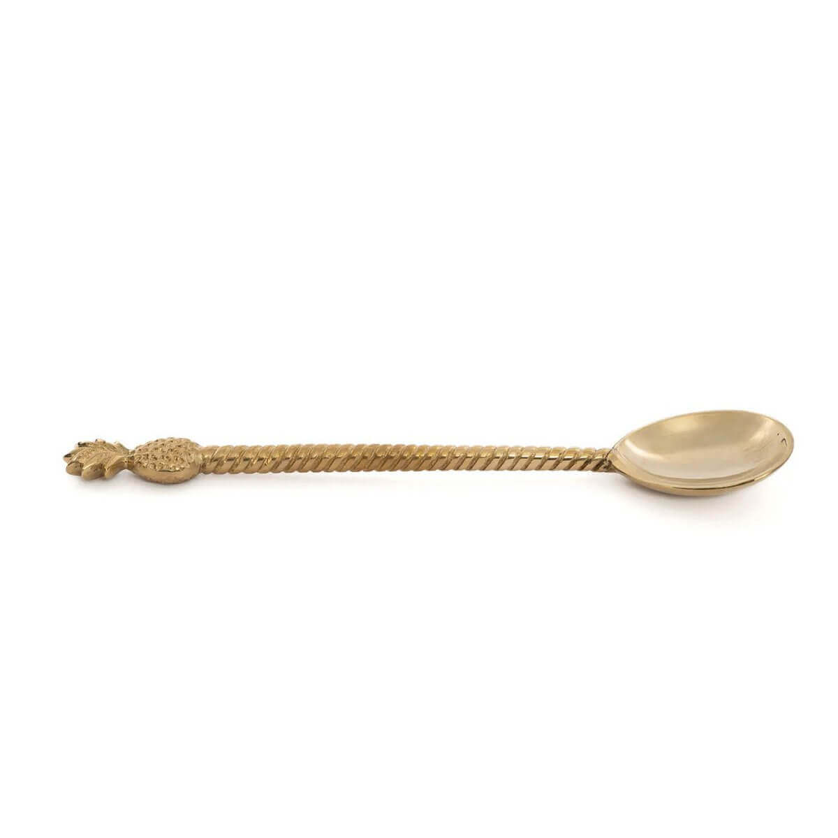Elegante gouden lepel met ananasdetails, deel van luxe messing bestekcollectie. Perfect voor een tropische tafelsetting.