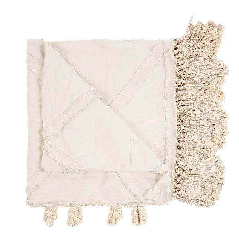 De Berber Bedsprei in natuurlijke kleur met franjes, gemaakt van zachte katoen. Perfect voor ontspanning en rustieke schoonheid.