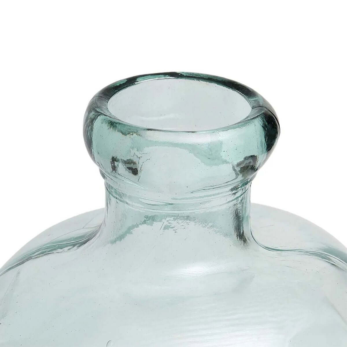 Bohemian De Bolai Vaas in recycled blue glass with flowing curves, perfect as a modern or traditional decor piece.