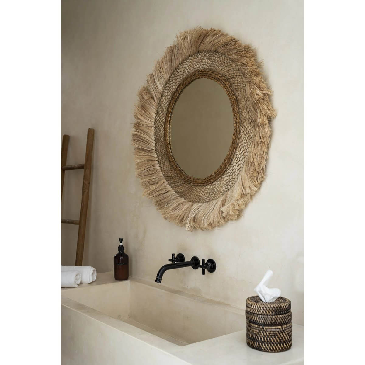 Alt Tag: Bohemian De Capri Spiegel - Naturel hanging above bathroom sink, featuring eco-friendly grass design inspired by Capri's charm.