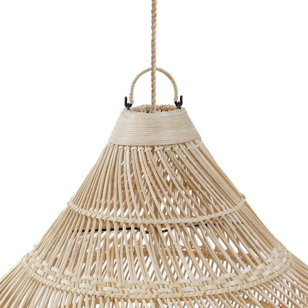 De Drop Hanglamp - Naturel rotan lampenkap met druppelvorm, sfeervol patroon, ideaal als hanglamp of vloerlamp. Hoogte 77 cm, breedte 80 cm.