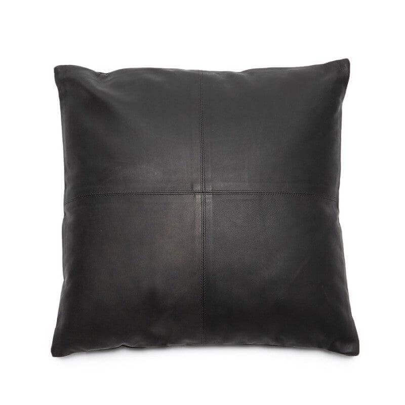 Zwarte lederen kussenhoes De Four 40x40, stijlvol en chic voor woonkamer of tuin, met zachte kalfsleer voorzijde.