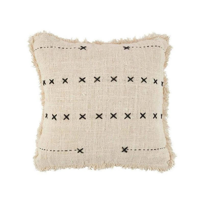 Beige kussenhoes met zwarte stiksels en franjes, perfect voor een stijlvolle en gezellige inrichting.