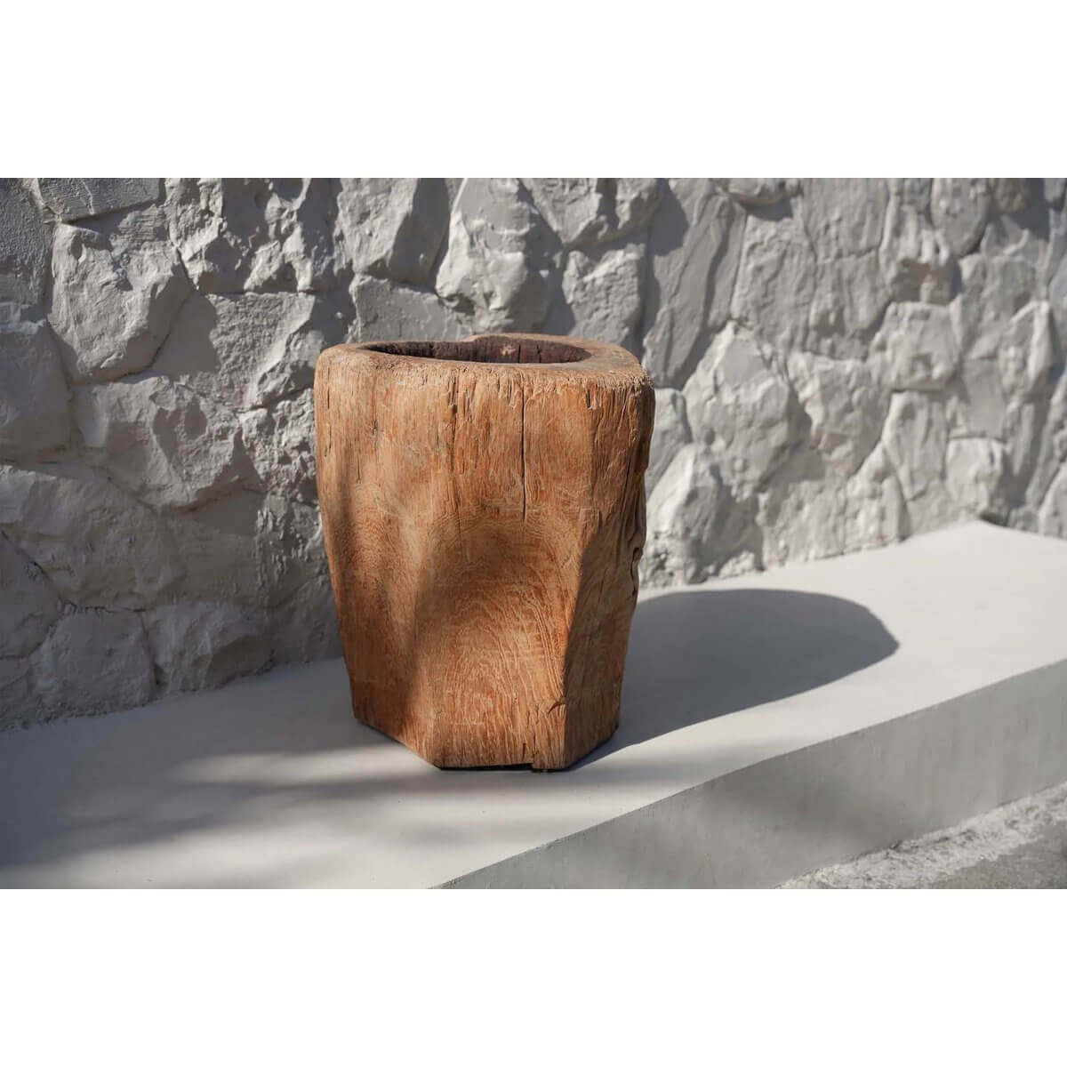De Kaarsenstam Naturel, een unieke kaars gemaakt van hoogwaardig hout dat een rustieke uitstraling aan je interieur geeft.