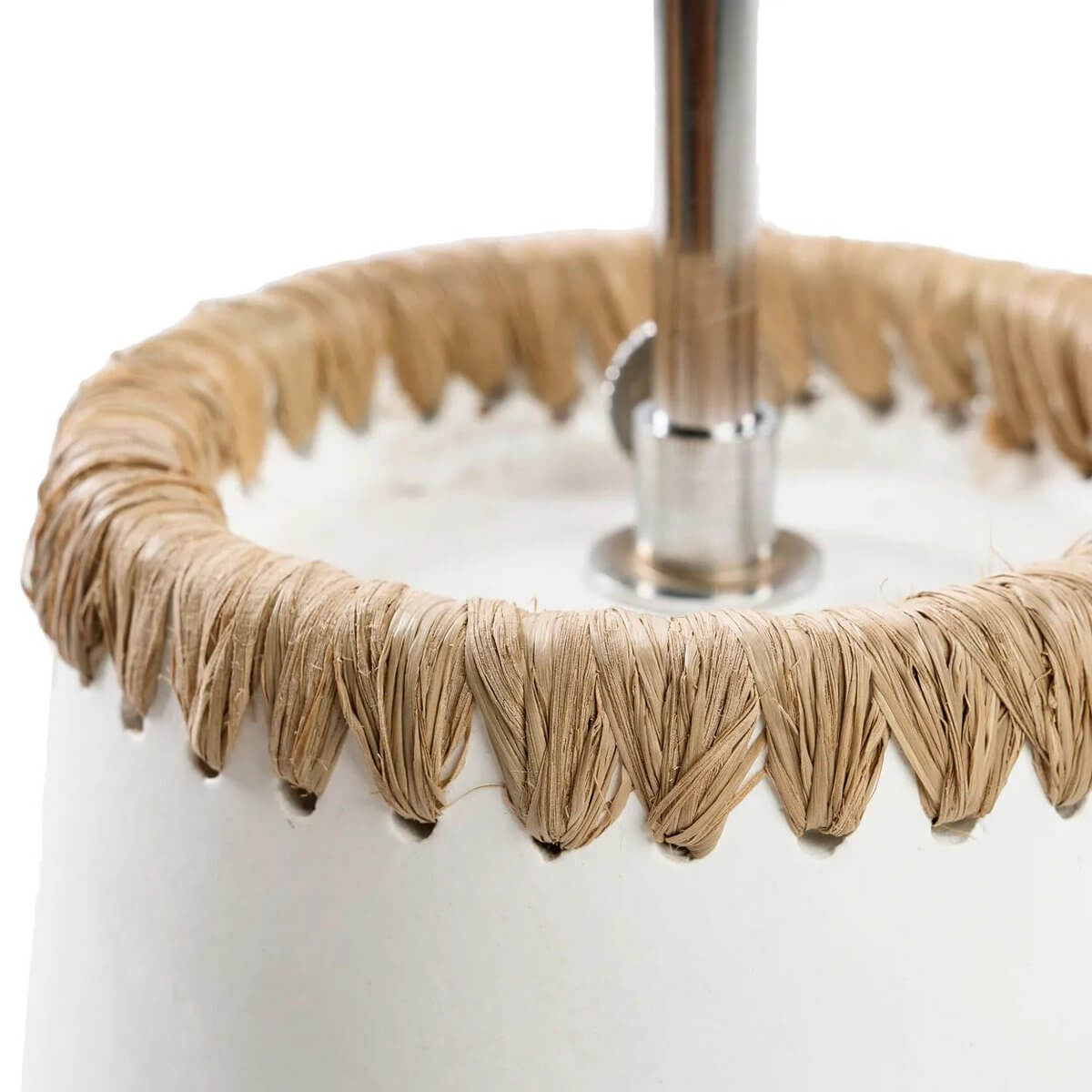 Close-up of the Bohemian Kiska tafellamp with natural raffia detail on a white terracotta base.