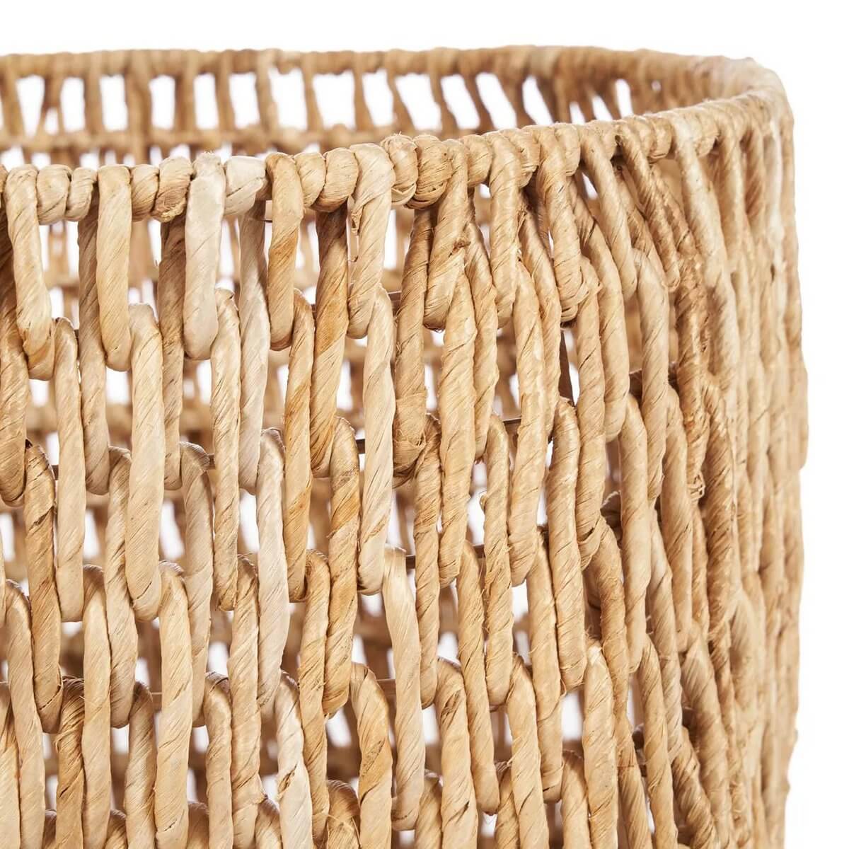 Bohemian XL De Louh Louh Mand close-up, handwoven from banana leaf showcasing natural textures and elegant design.