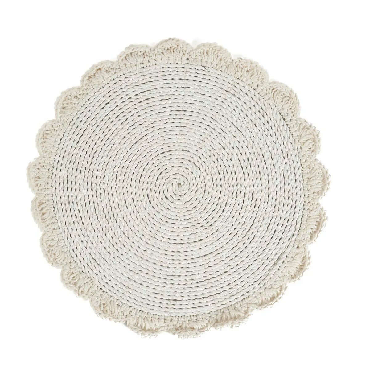 Naturel macrame placemat with boho-chic design, perfect for enhancing any wedding table setting with elegance and style.