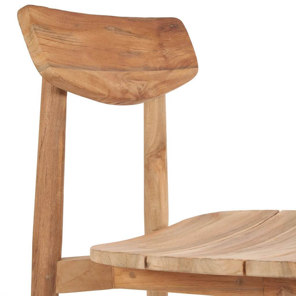 Houten Matita eetkamerstoel met tijdloos en minimalistisch design, ideaal voor lange diners.