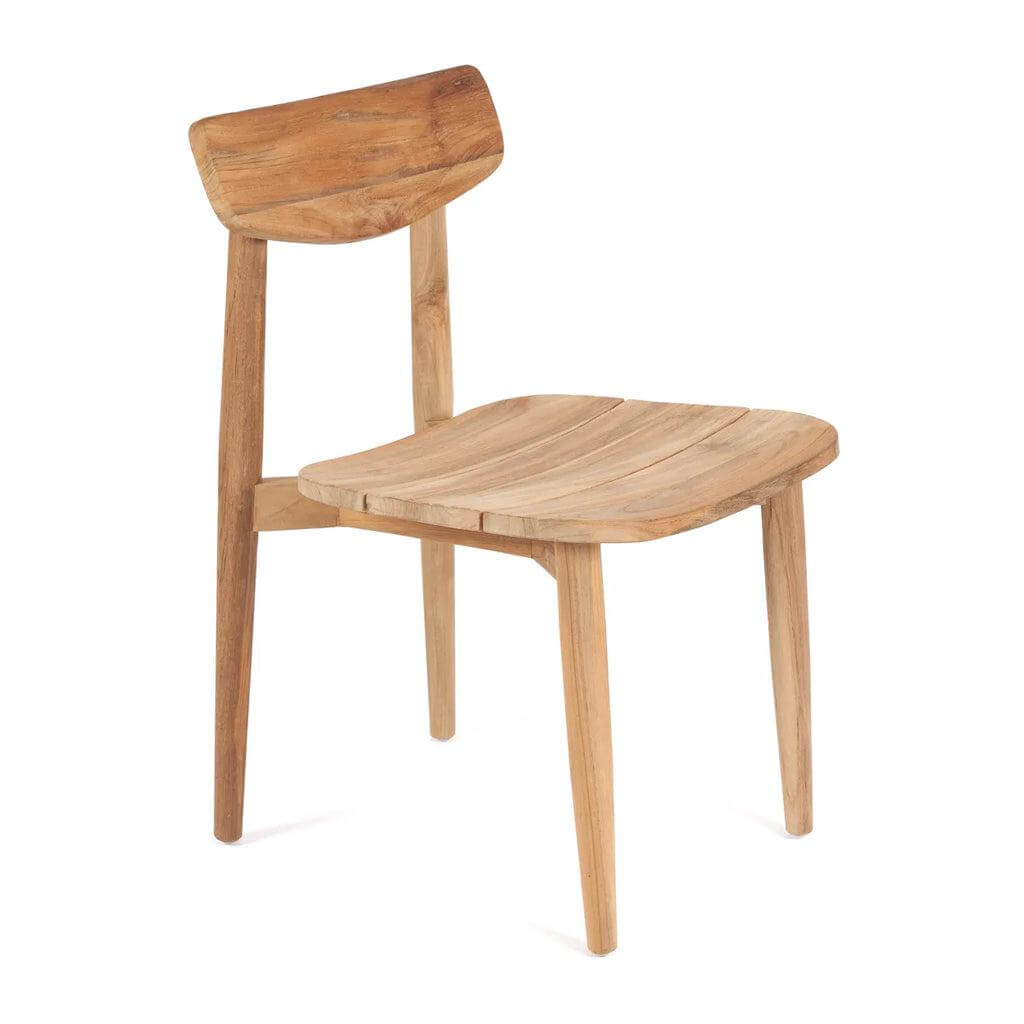 Alt Tag: De Matita eetkamerstoel in hout, minimalistisch en elegant ontwerp met comfortabele rugleuning.