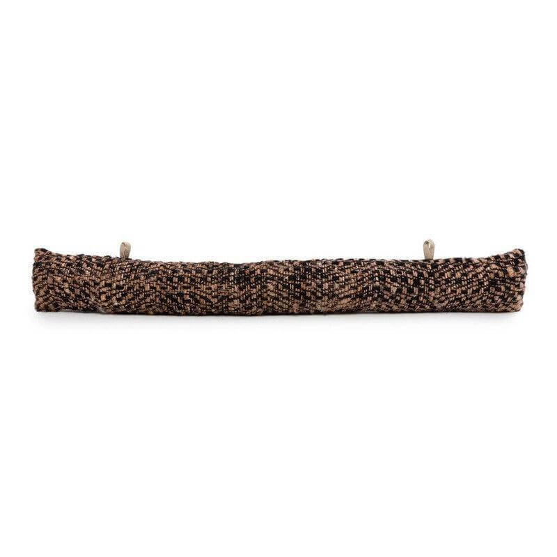 Zwart koperen deurstopper met lussen voor bevestiging, perfect om tocht en warmteverlies te voorkomen. Stijlvol en functioneel ontwerp.