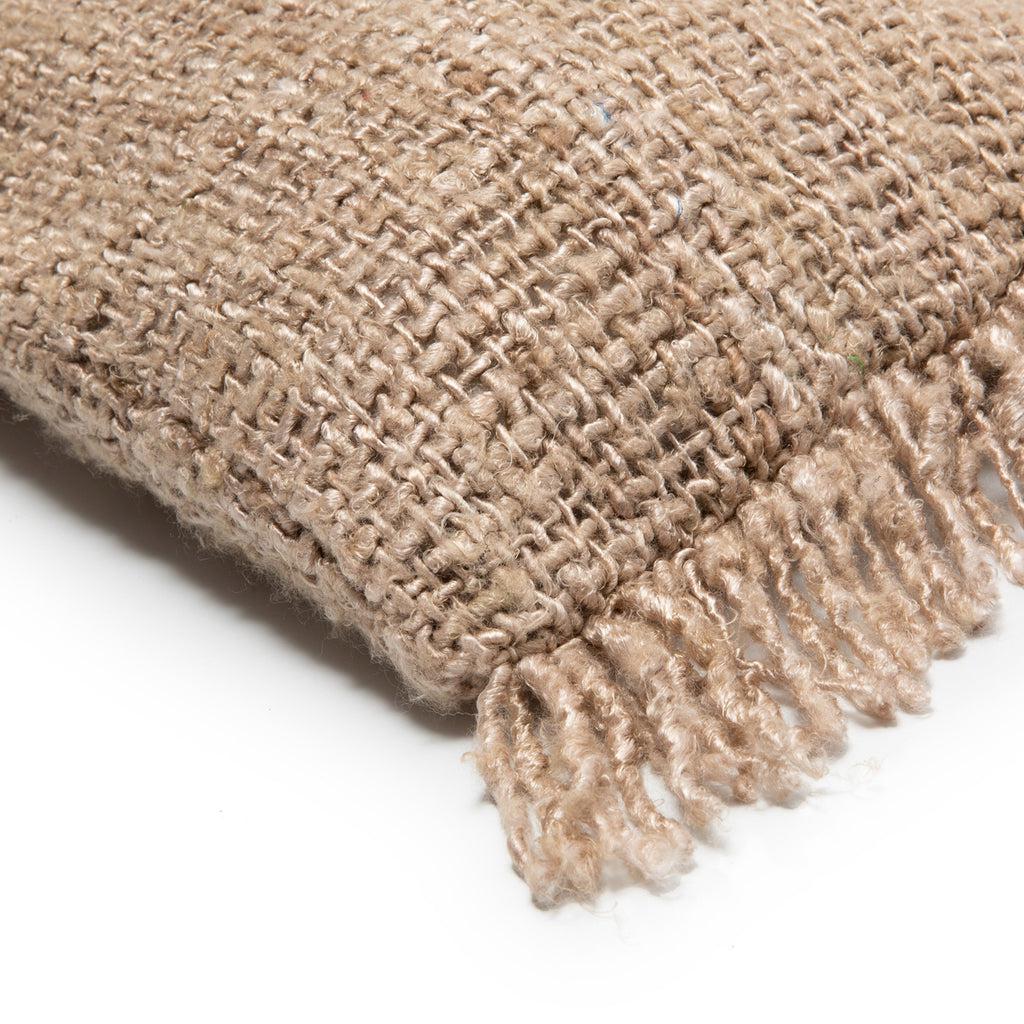 De Oh My Gee Kussenhoes - Beige - 30x50 Bazar Bizar Dit kussen voegt een prachtig en chique element van textuur toe aan uw zachte inrichting. Een onmisbaar stuk om uw interieur, tuin of patio een boho-touch te geven. Eindeloze mogelijkheden om uw persoonl