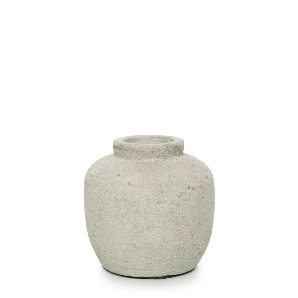 Bohemian-style Peaky Vaas made of terracotta, perfect for dried or fresh flowers, adds charm to your living room or bathroom.