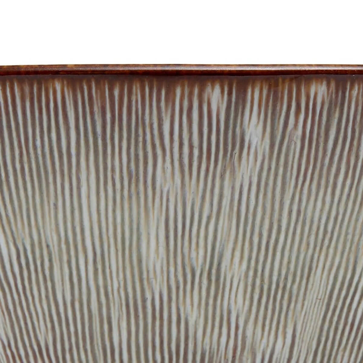 Close-up of De Peniche serveerschaal texture inspired by Peniche coastline, perfect for stylish meals.