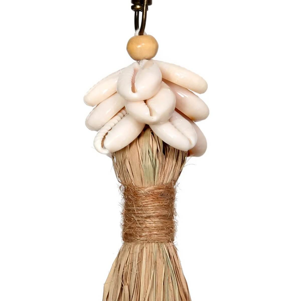 Bohemian style raffia and shell keychain by Bazar Bizar, handmade by Balinese artisans, perfect for home decor with its exotic charm.