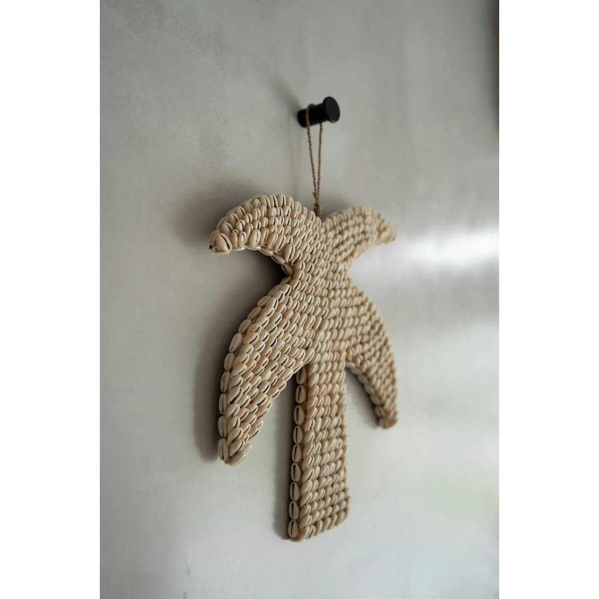 Decorative palm tree made of shells by Bazar Bizar Living, a tropical Bohemian touch for home or outdoor spaces, handcrafted in Bali.