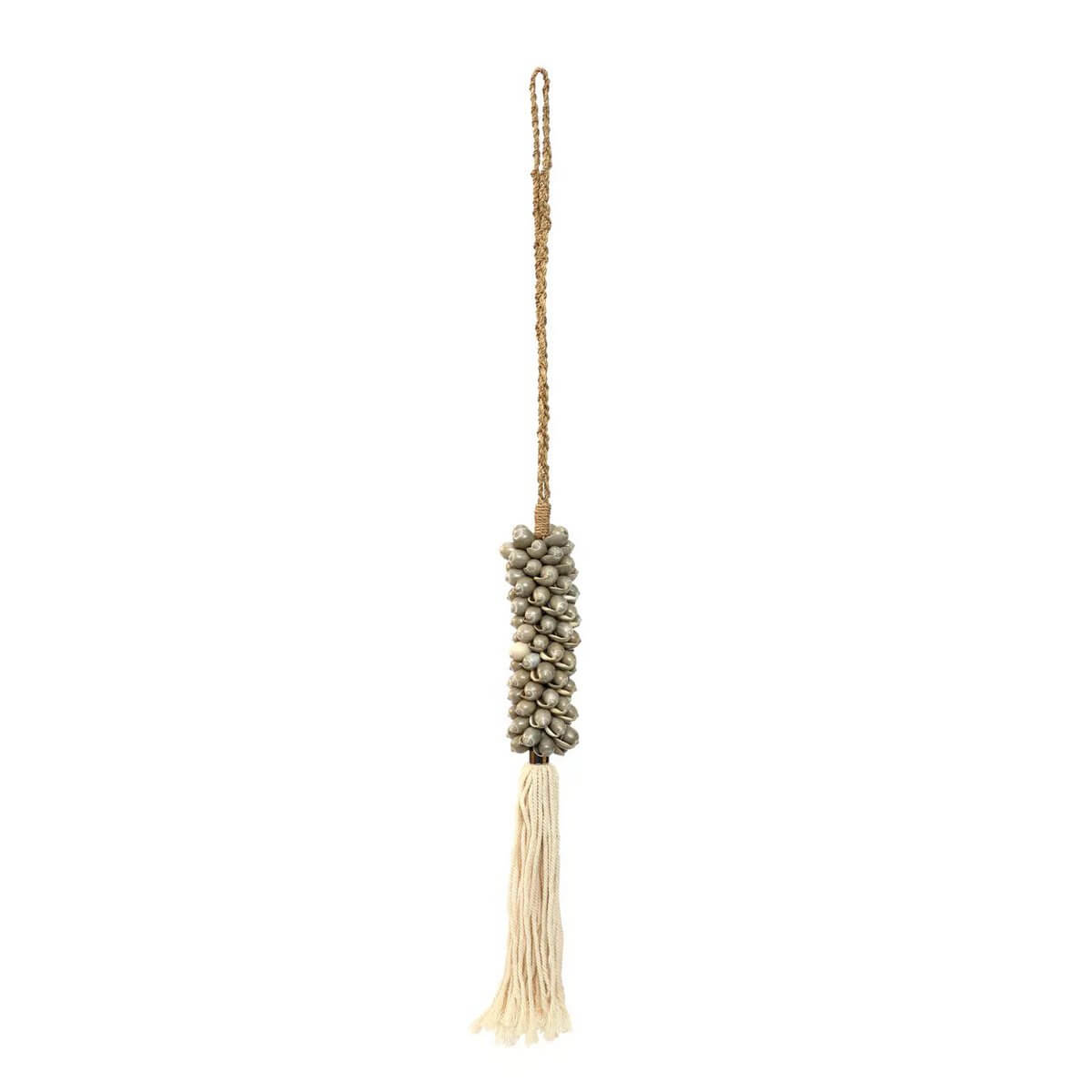 De Shell & Cotton Kwastje - Grijs Bohemian hanger with shells, handcrafted by Balinese artisans, adds exotic style to decor.