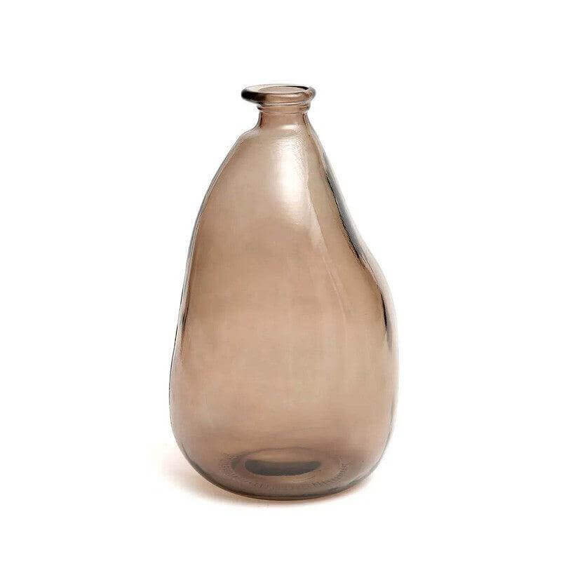 Beige gerecyclede De Shudi Vaas met gebogen ontwerp, ideaal als sierlijke en tijdloze decoratie of bloemenhouder in elke ruimte.