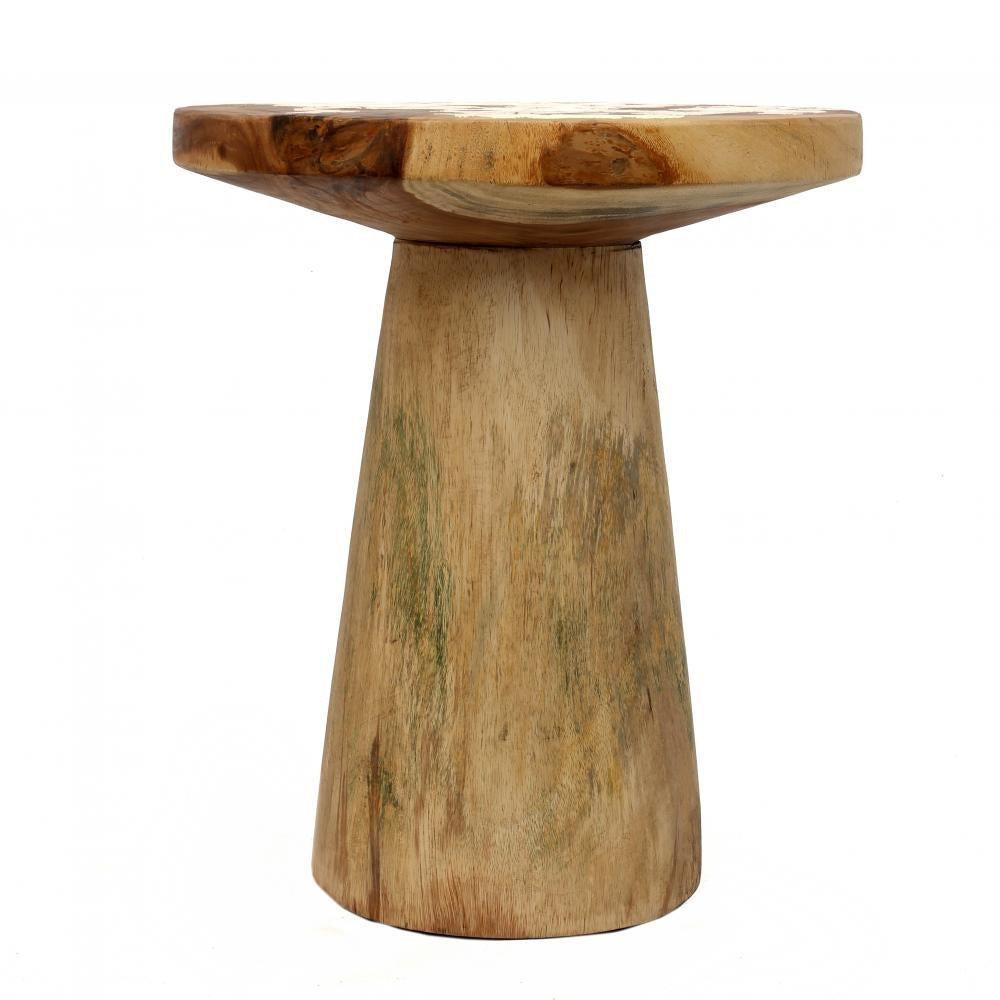 Houten De Timber Conic bijzettafel met uniek design en natuurlijke scheuren, handgemaakt van Munggur hout. Compact en stijlvol interieurstuk.