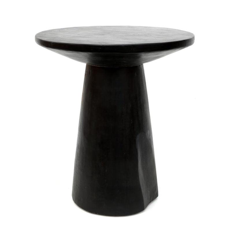 De Timber Conic Bijzettafel, zwart Munggur hout design met unieke scheuren, perfect voor stijlvolle en compacte interieurs.