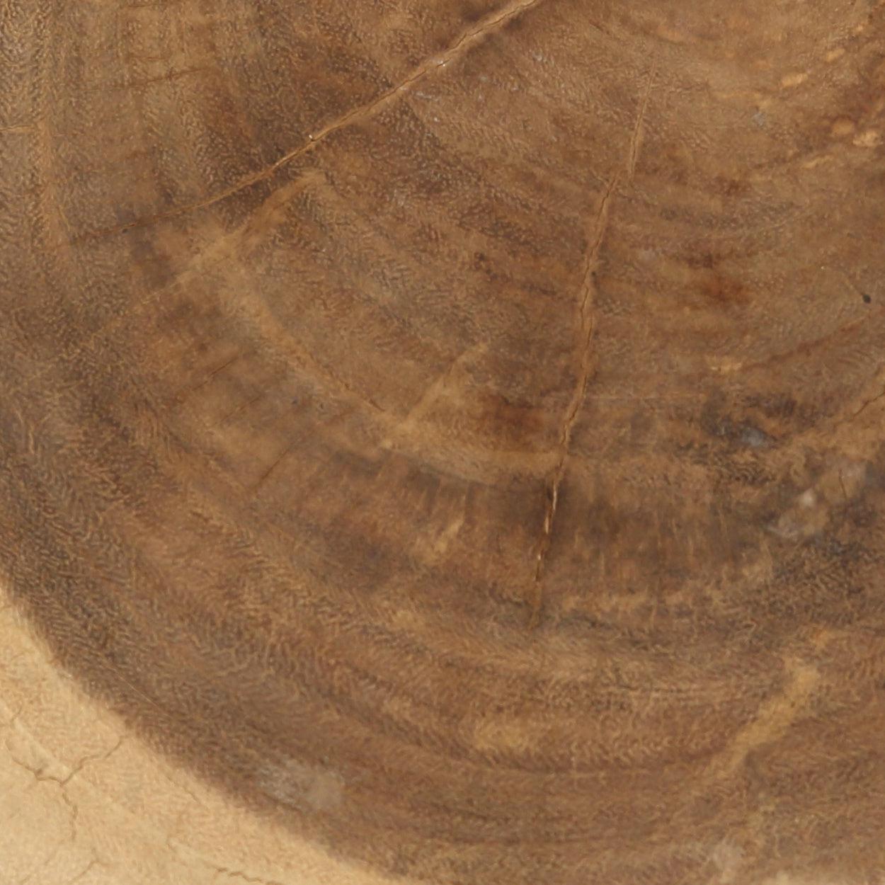 Close-up van de natuurlijke houtstructuur van de De Tribe Kruk in naturel wit, massief Mungurr hout, handgemaakt en veelzijdig.