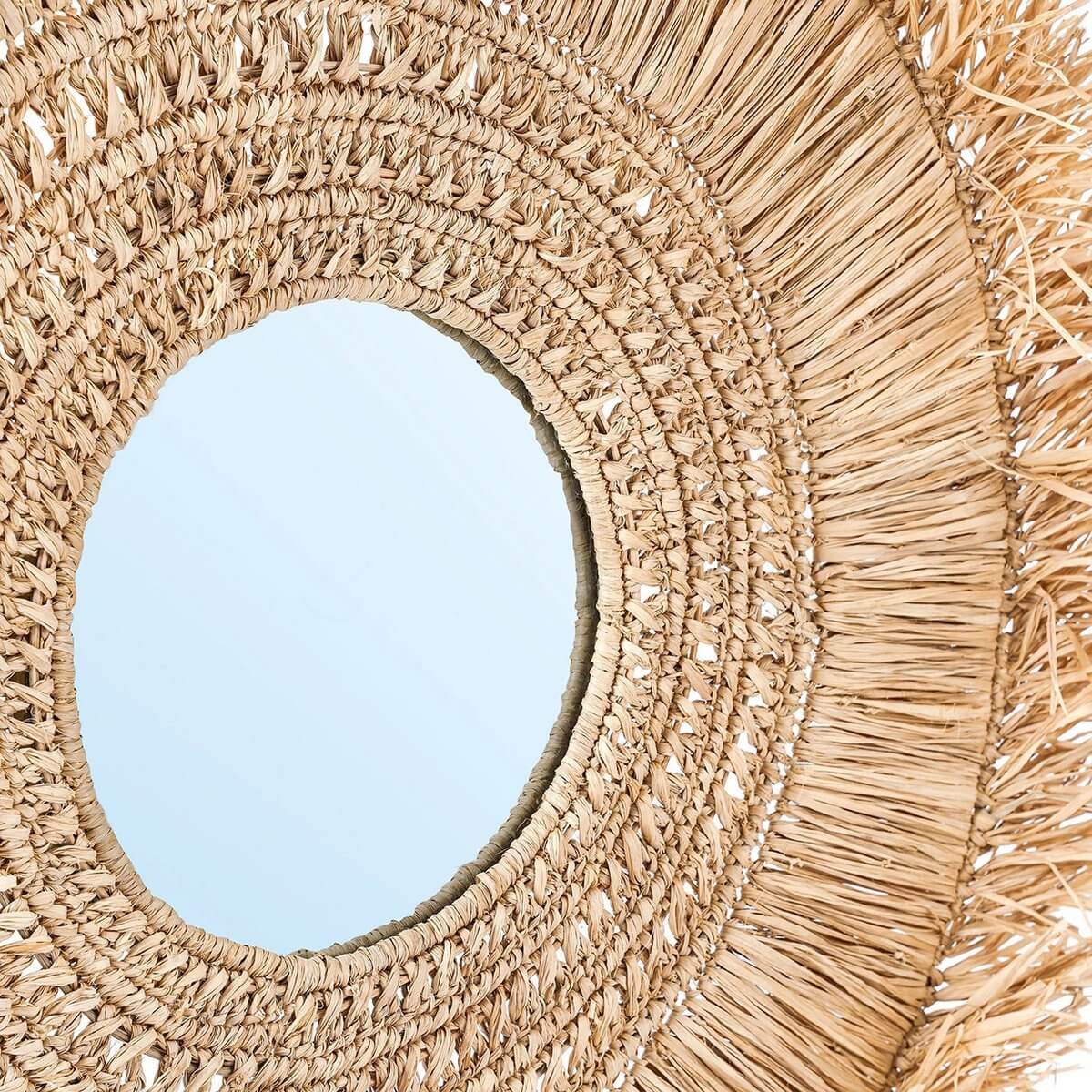 Natuurlijke Yuki-spiegel met raffia-weefsel en kustsfeer, perfect voor elk interieur.