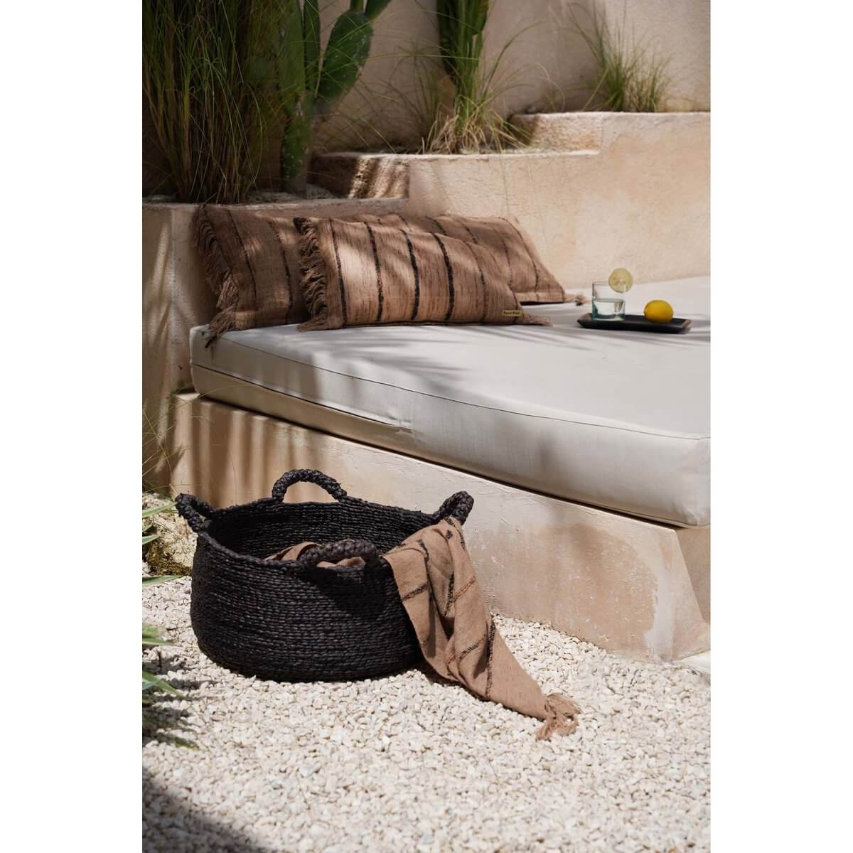 De vier handen sneakers - zwart - s-Bazar Bizar Living-Ik Hout ervan.