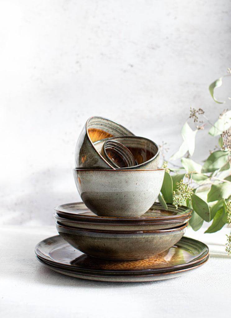 Stijlvolle Comporta keramiek servies set van 4 met unieke kleuren en craquelé glazuur, perfect voor elke gelegenheid.
